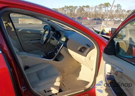 2015 Volvo S60 T5 Premier z USA, uszkodzony, nr VIN YV140MFK5F1346687